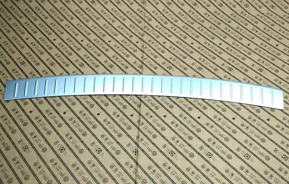 Volkswagen Golf V Rear light center trim bar blend 5M0061195