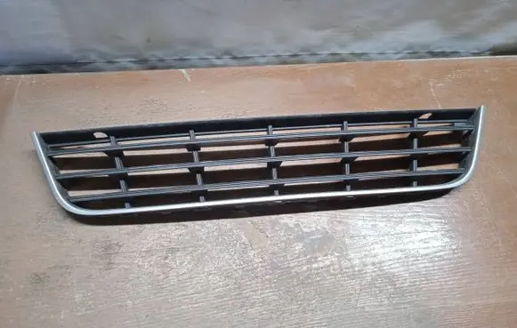 Volkswagen PASSAT B6 Front bumper lower grill 3C0853677