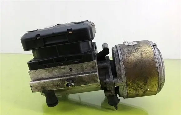 Citroen C5 X Air suspension compressor/pump 963671388000