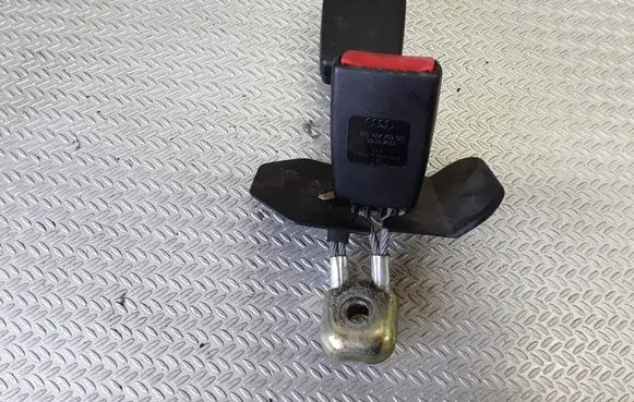 Audi A4 S4 B6 8E 8H Middle seatbelt buckle (rear) 8E0857739