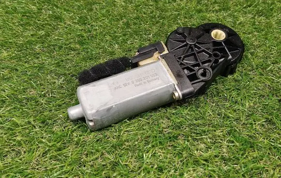 Volkswagen Phaeton Seat adjustment motor 3D0959761K 0390201963