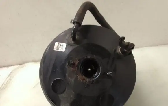 KIA Carens I Brake booster