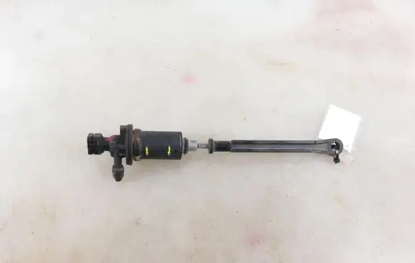 Opel Vivaro Clutch master cylinder 93857432 8200506488