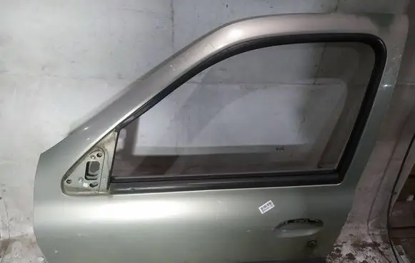 Renault Thalia I Front door pilkos