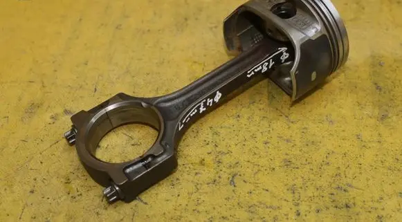 Ford Focus Piston with connecting rod