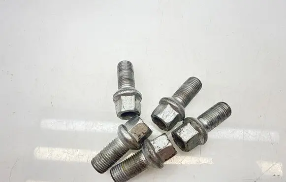 Volkswagen Golf VIII Nuts/bolts