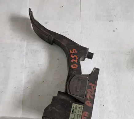 Volkswagen Polo III 6N 6N2 6NF Accelerator throttle pedal 0281002322 185100979YB3 6N1721503D