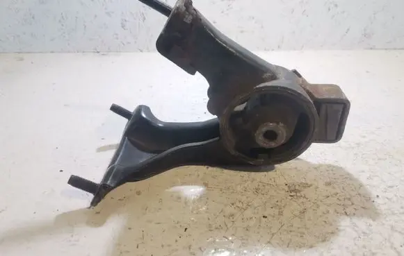 Toyota Corolla Verso AR10 Engine mount bracket