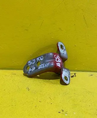Hyundai i30 Front door lower hinge 121213231