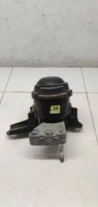 Toyota Yaris Engine mount bracket 