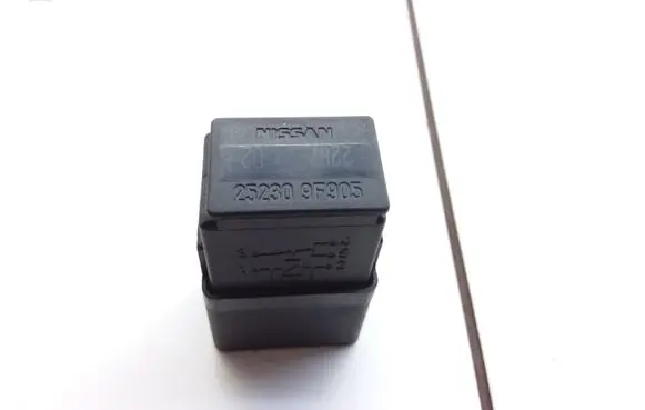Nissan Almera N16 Hazard warning light relay 252309F905