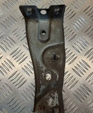 Volkswagen PASSAT B6 Fender mounting bracket 3C0821141