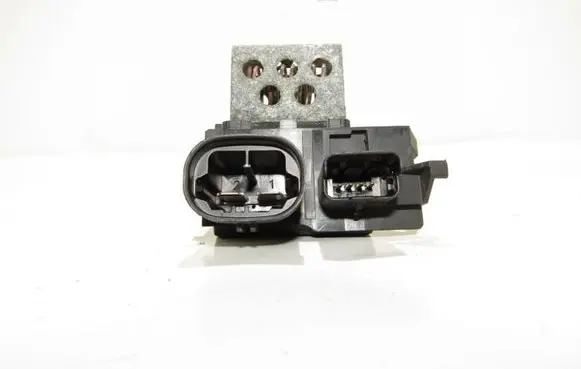 Peugeot 5008 Coolant fan relay 9673999880