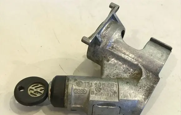 Volkswagen PASSAT B3 Ignition lock 171905851
