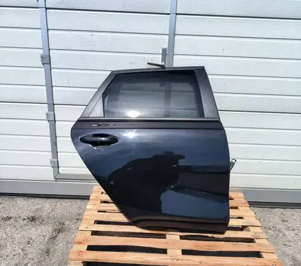 KIA Ceed Rear door