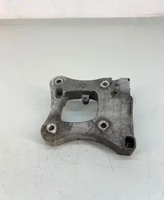 Opel Insignia B Engine mounting bracket 428702815