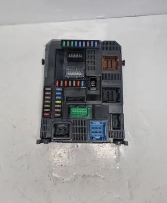 Peugeot 308 SW Fuse module 9807054180 E1111754 20151209