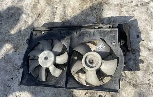 Toyota Corolla Verso E121 Radiator cooling fan shroud 1636323030 168000-3550