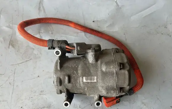 Toyota Prius (NHW20) Air conditioning (A/C) compressor (pump) HFC134A ES18C 0420000196