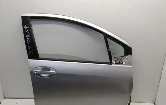 Toyota Yaris Front door 1452