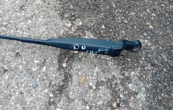 Fiat 500E Front wiper blade arm