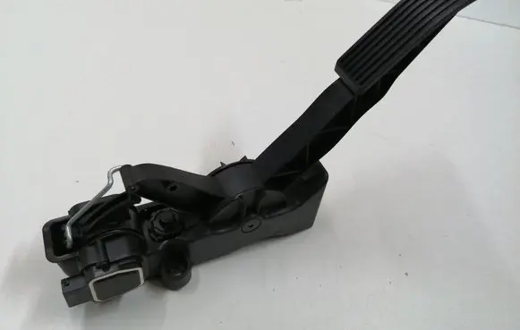 Mercedes-Benz A W169 Accelerator throttle pedal A1693000104