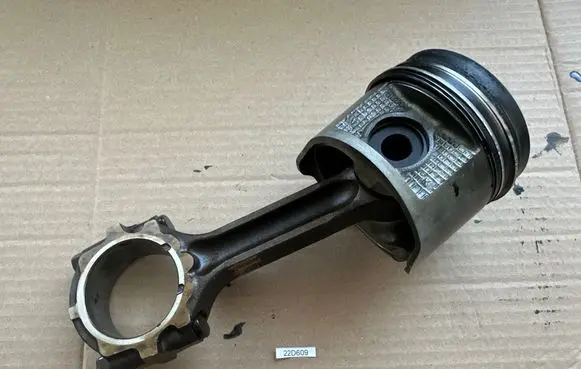 Nissan King Cab, Navara Piston with connecting rod A2010VK576