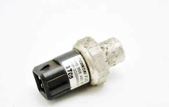Audi A4 S4 B5 8D Air conditioning (A/C) pressure sensor 08D959482B