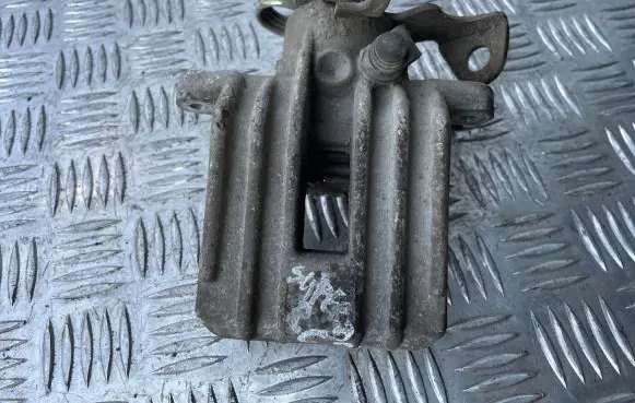 Skoda Superb B5 (3U) Rear brake caliper