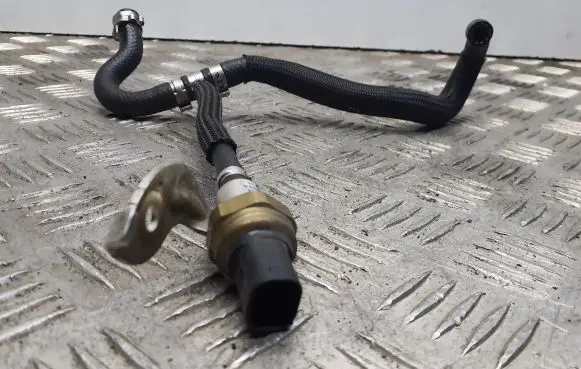 Infiniti Q70 Y51 Oil pressure sensor A6510703981