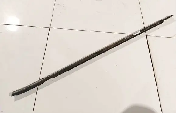 Honda FR-V Front door glass trim molding 