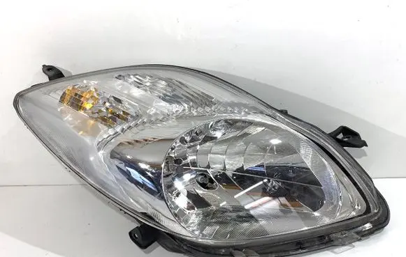 Toyota Yaris Headlight/headlamp 811100D330