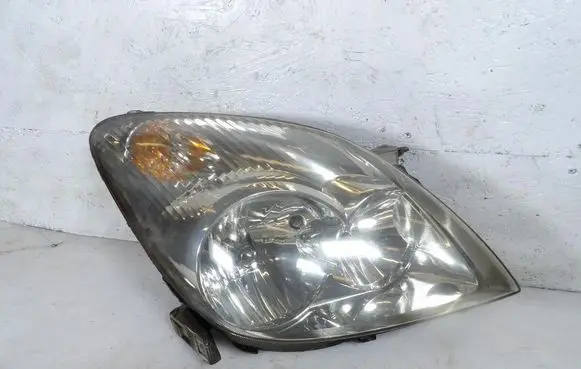Toyota Corolla Verso E121 Headlight/headlamp