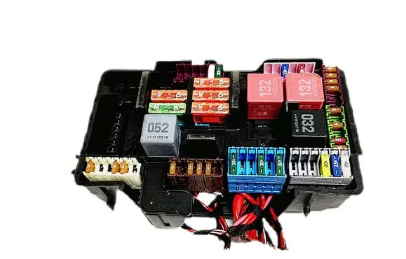 Mercedes-Benz C W204 Fuse box cover A2055400840