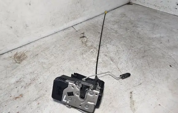 Nissan Primastar Front door lock 8200008246 91166237