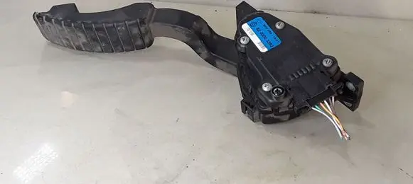 Renault Laguna II Accelerator throttle pedal 8200003392