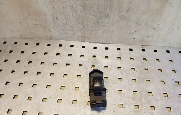 Toyota Land Cruiser (J120) Electric window control switch 8403060020