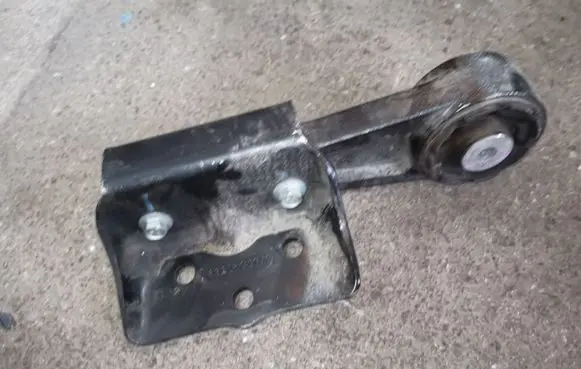 Fiat 500 Engine mount bracket 68206051AC