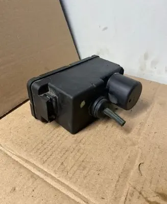 Volkswagen PASSAT B4 Central locking vacuum pump 357862257