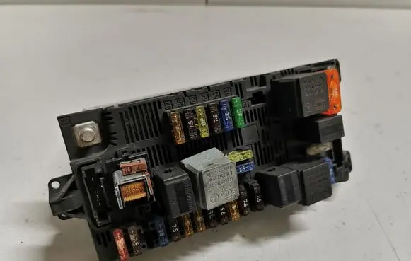 Mercedes-Benz E W211 Fuse module 2115453801