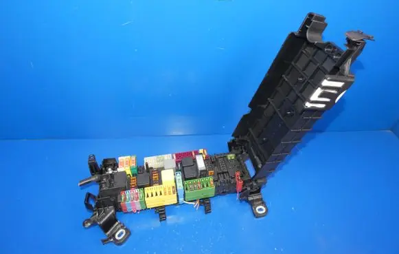 Mercedes-Benz A W176 Fuse box set A2465400140