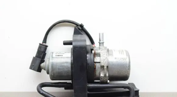 BMW 3 G20 G21 Vacuum pump 6880628
