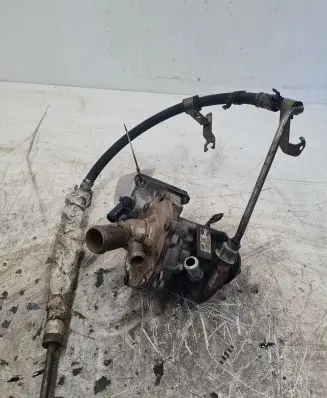 Ford Mondeo Mk III Power steering pump XS713A674BE