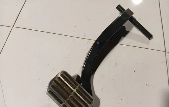 Volkswagen Touareg I Brake pedal