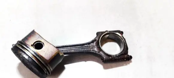 Volkswagen Bora Piston with connecting rod 06ba