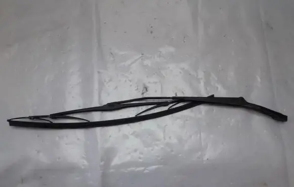 Volkswagen PASSAT B4 Front wiper blade arm 3b1955409