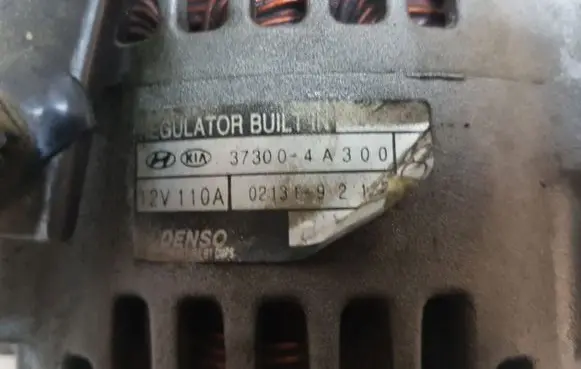 KIA Sorento Generator/alternator 373004A300