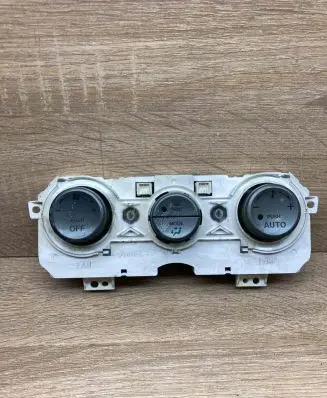 Nissan Qashqai Climate control unit Y01435F