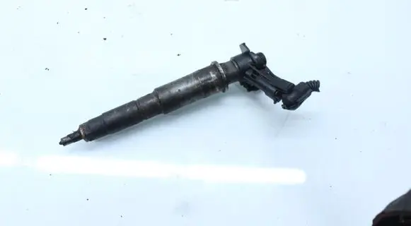 Opel Vivaro Fuel injector H82409398