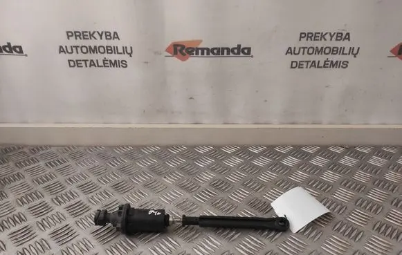 Opel Vivaro Clutch master cylinder 8200031239
